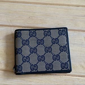 GUCCI BIFOLD WALLET GG